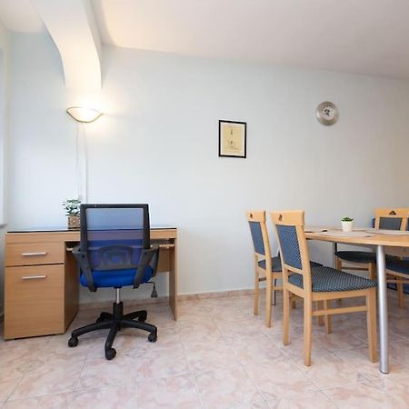 Apartamento Sunny & Convenient On Dondoukov Blvd, 1 Bdr Zaimov Sofía Exterior foto